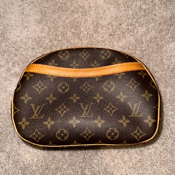 Louis Vuitton Blois crossbody handbag - Picture 14 of 15